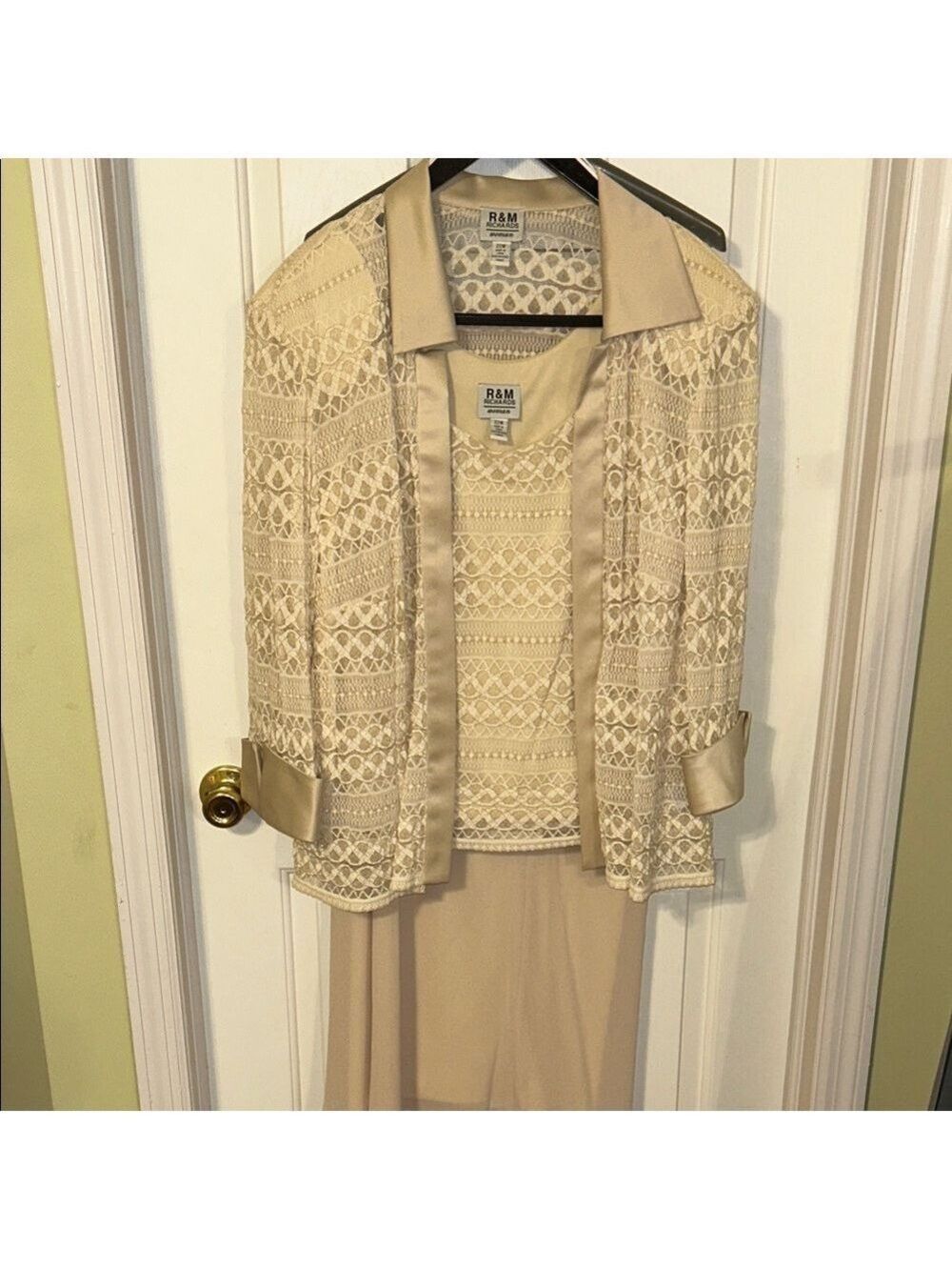 R&M Richards Cream Lace 3 piece pants suit Ensemble. Size 22W.